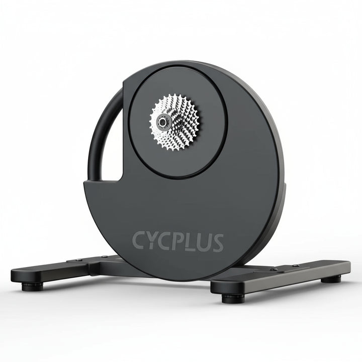 Klares Produktfoto des CYCPLUS R200 Smart Trainer mit montierter Kassette. Hochwertiger Direktantrieb, minimalistisches Design und leiser Betrieb für professionelles Indoor-Cycling.